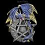 FS25480 Drachenfigur schlängelt sich um Mond Pentagramm - 360° Ansicht