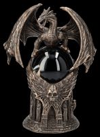 Drachen Figur mit mystischer Kristallkugel