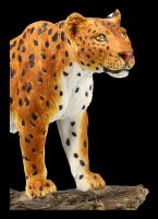 Leoparden Figur auf Ast