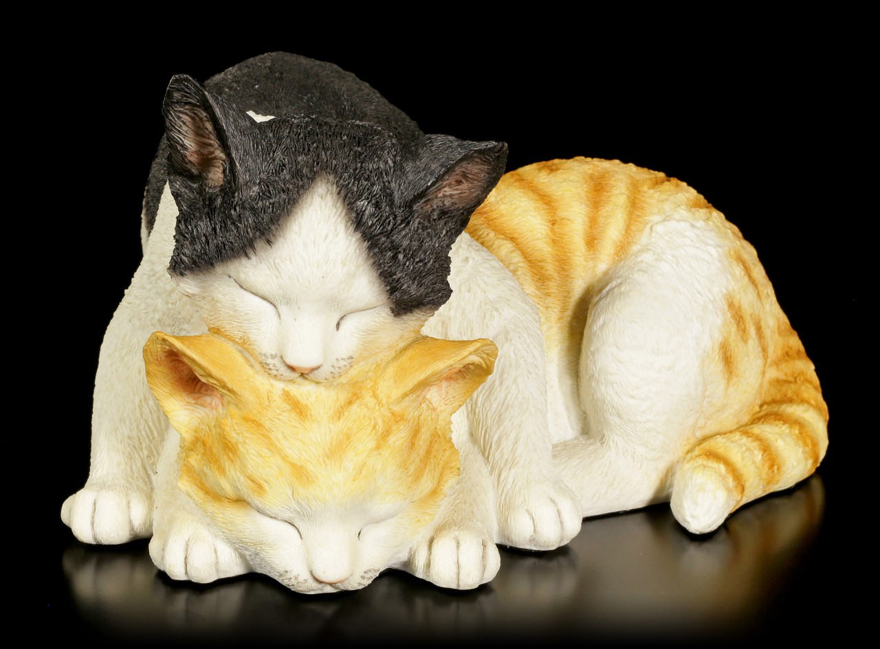 Cat Figurine - Cuddling Cats