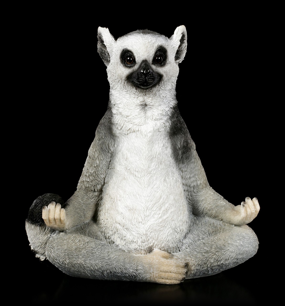 Gartenfigur - Lemur macht Yoga