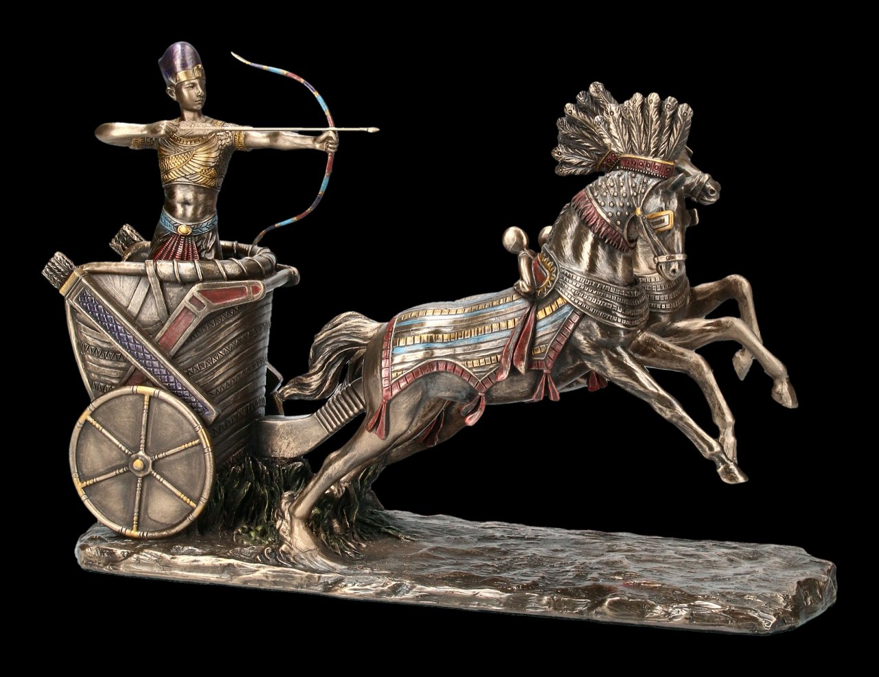 Ägyptische Ramses Figur im Streitwagen