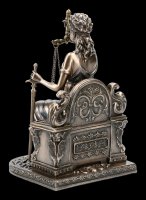 Sitzende Justitia Figur auf Thron
