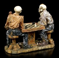 Skelett Figuren beim Schach spielen - Waiting