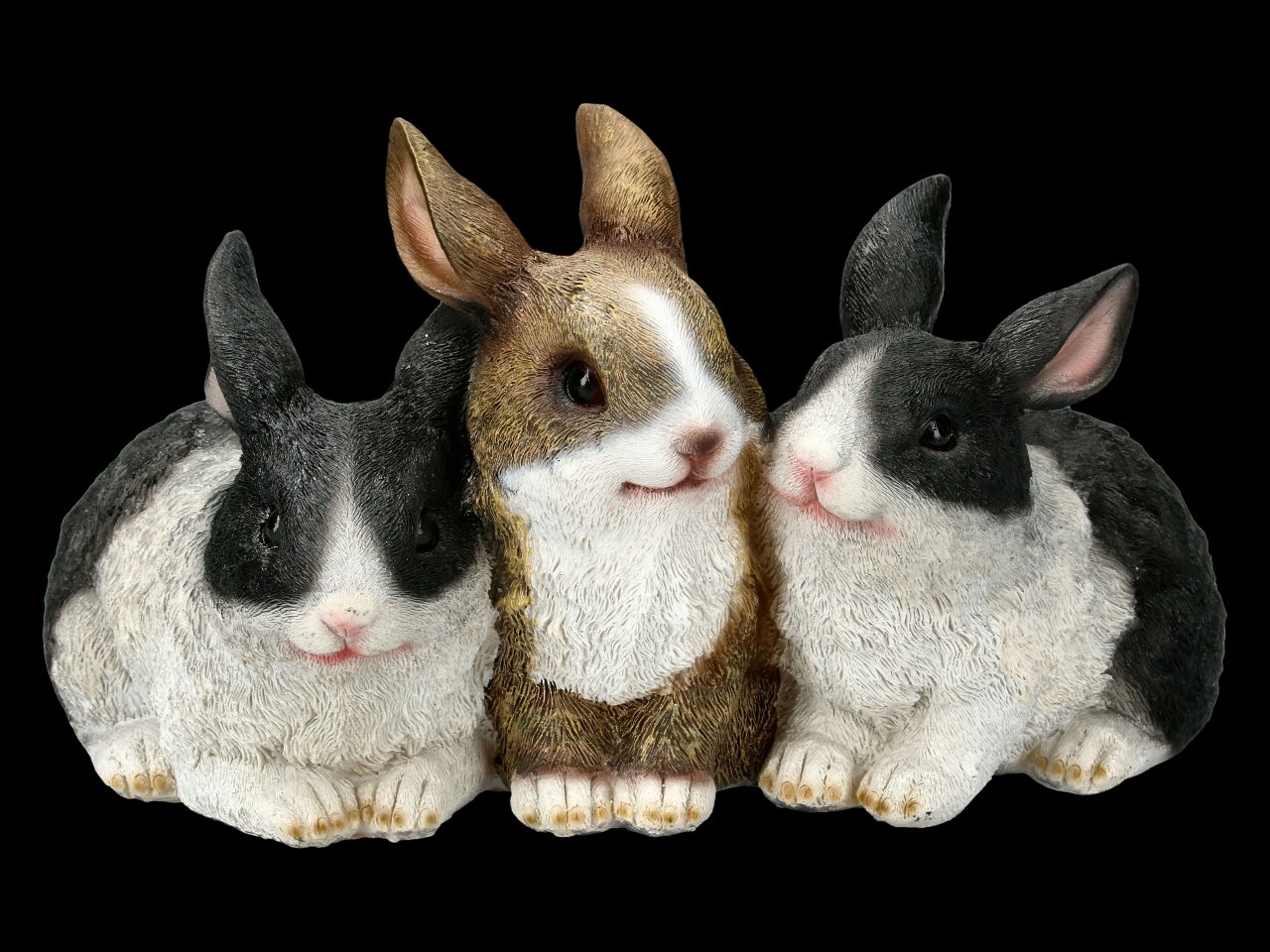 Gartenfigur - Drei kuschelnde Hasen