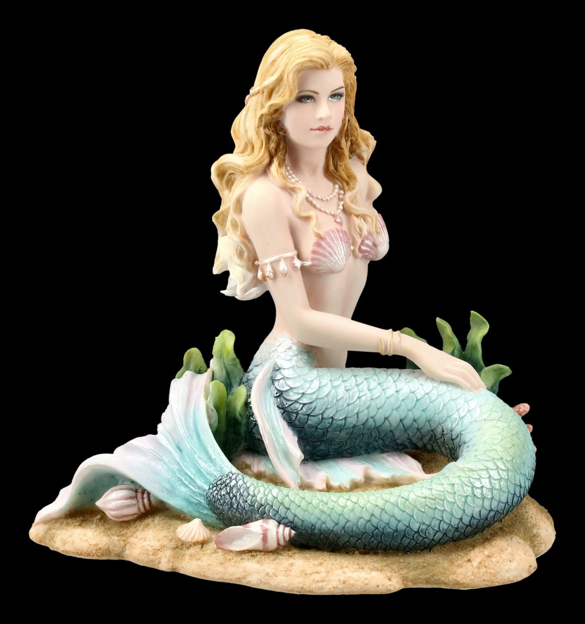 Meerjungfrauen Figur sitzt am Meeresgrund