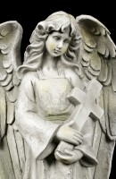 Engel Gartenfigur mit Kreuz im Arm
