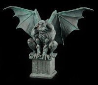 Gargoyle Figur - Magus sitzt auf Sockel