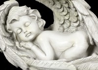 Engel Gartenfigur - Junge schläft in Flügeln - klein