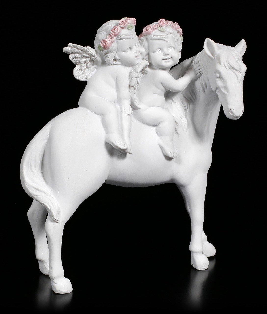 Zwei weiße Cherubim Figuren auf Pferd