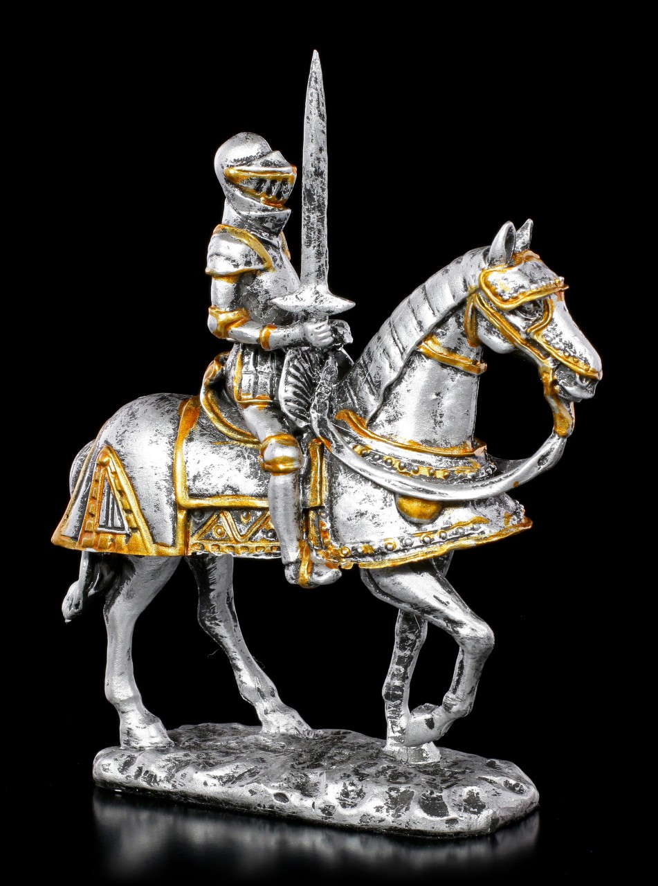 Kleine Ritter Figur mit erhobenem Schwert auf Pferd
