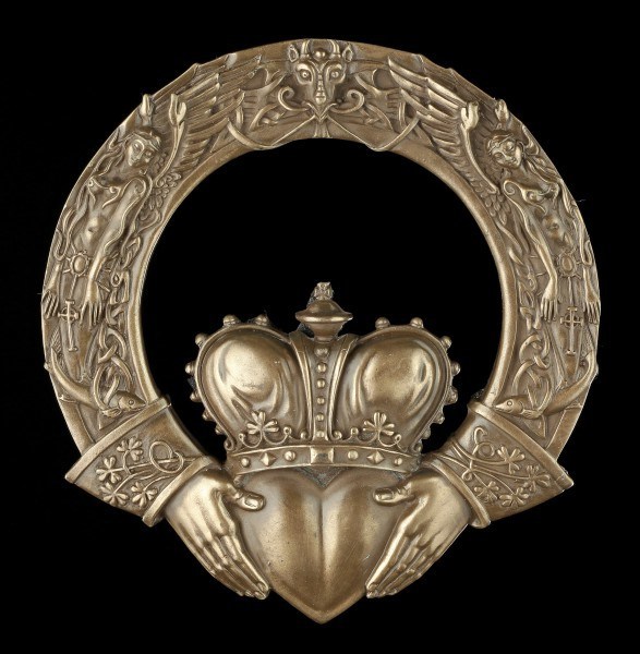Wall Plaque - Celtic Claddagh Ring