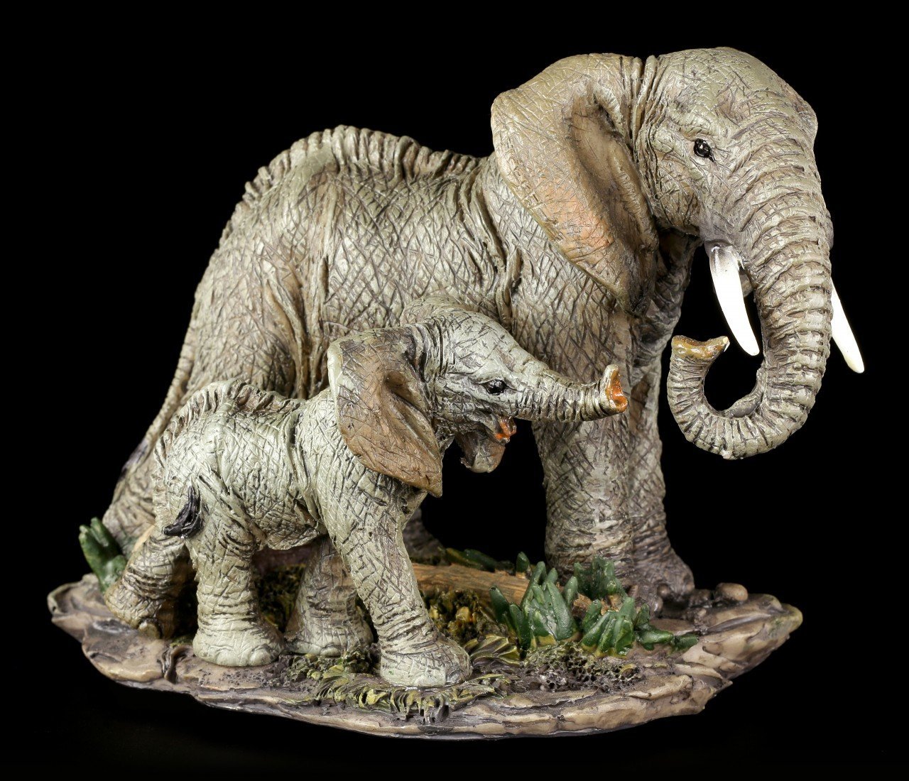Elephant Familiy Figurine - Mama and Baby