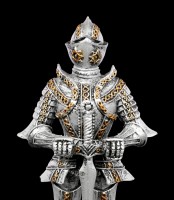 Ritter Figur mit gesenktem Schwert