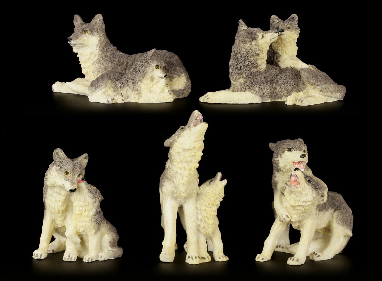 Wolves Figurines - Learning by the - Height: x cm - Width: x cm - Depth: x cm - Material: Cold Cast Resin - hand paintedAdults