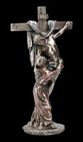 Jesus Figur am Kreuz mit Heiligem Franziskus