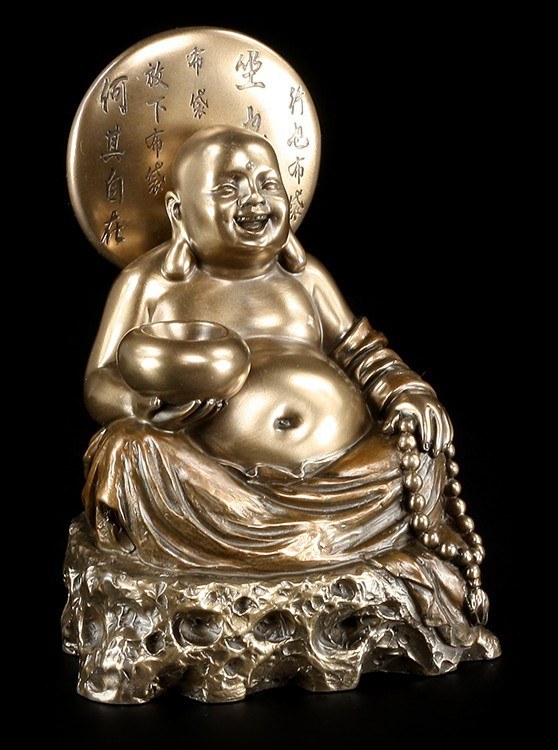 Buddha Figur sitzend auf Stein