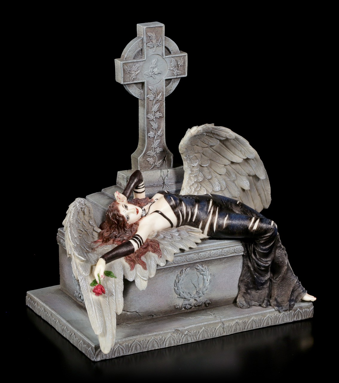 Gothic Engel Figur liegt auf Grabmal