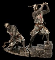 Crusader Figurine swings War Axe