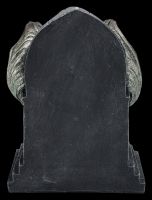 Cthulhu Figur sitzt auf Thron