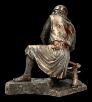 Crusader Figurine swings War Axe