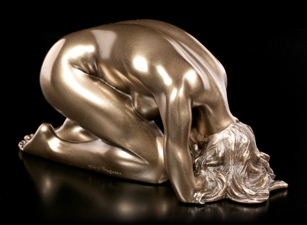 Female Nude Figurine - Kneeling on the Ground