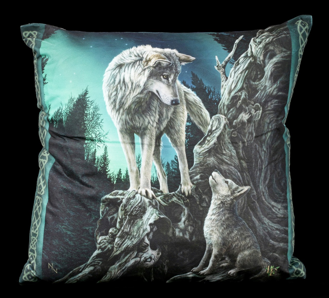 Cushion with Wolves - Guidance