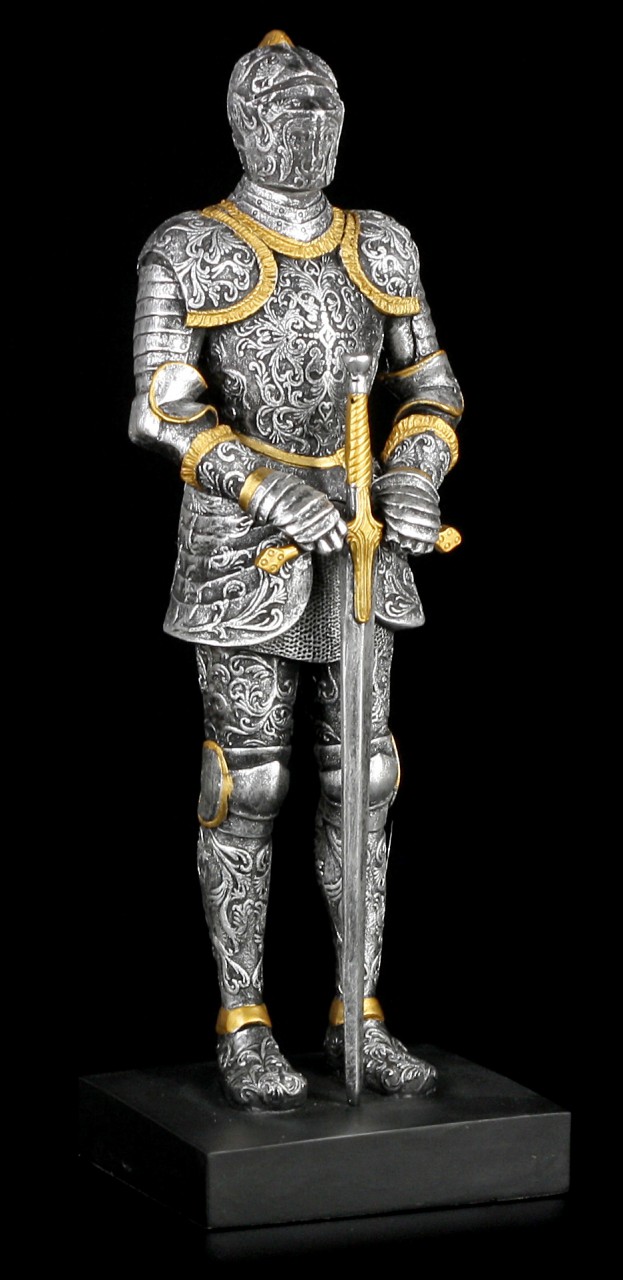 Große Ritter Figur stützt sich auf Schwert