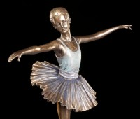 Ballerina Figur mit ausgestreckten Armen