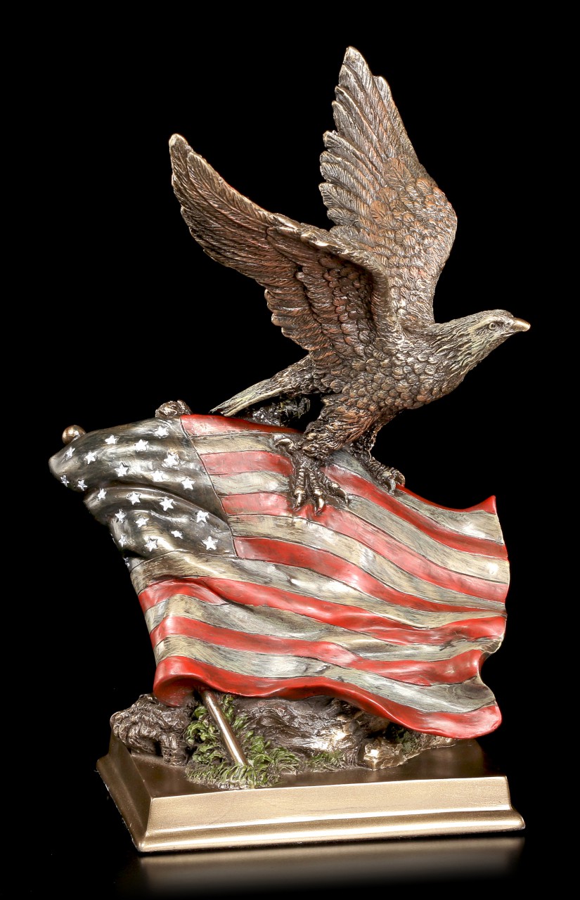 Weißkopfseeadler Figur mit U.S. Flagge - Wings of Freedom