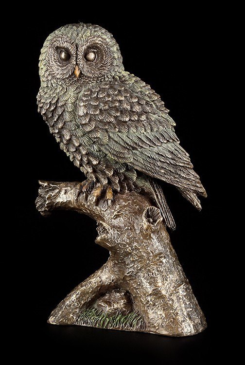 Owl Figurine sitting on Knag
