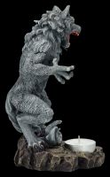 Werwolf Figur steht vor Teelicht