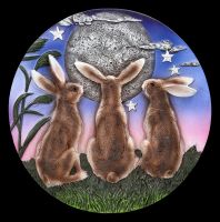 Wandrelief - Drei Hasen starren Mond an