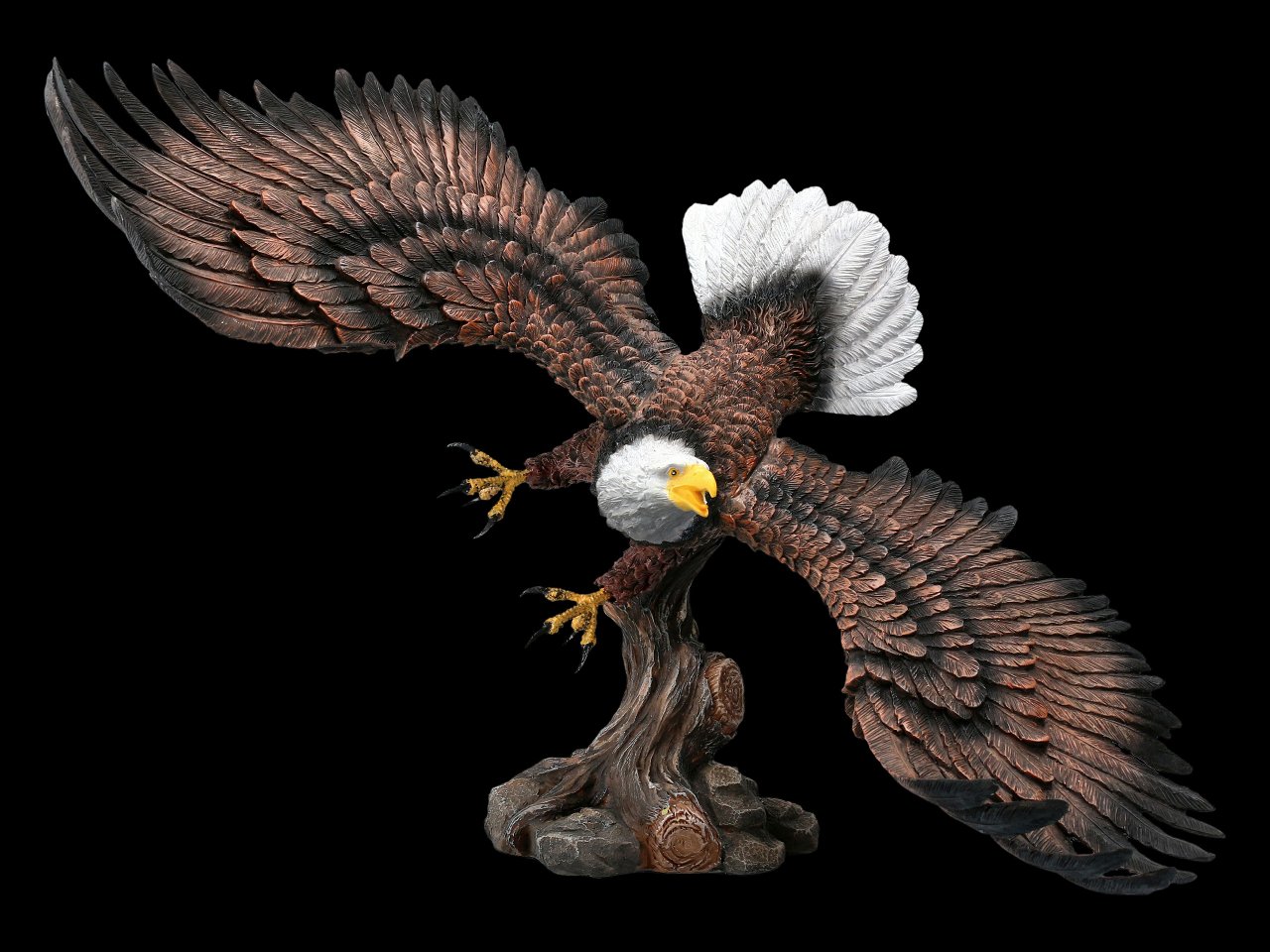 Eagle Figurine - Approaching
