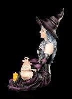 Witch Figurine - Aradia conjures Spells