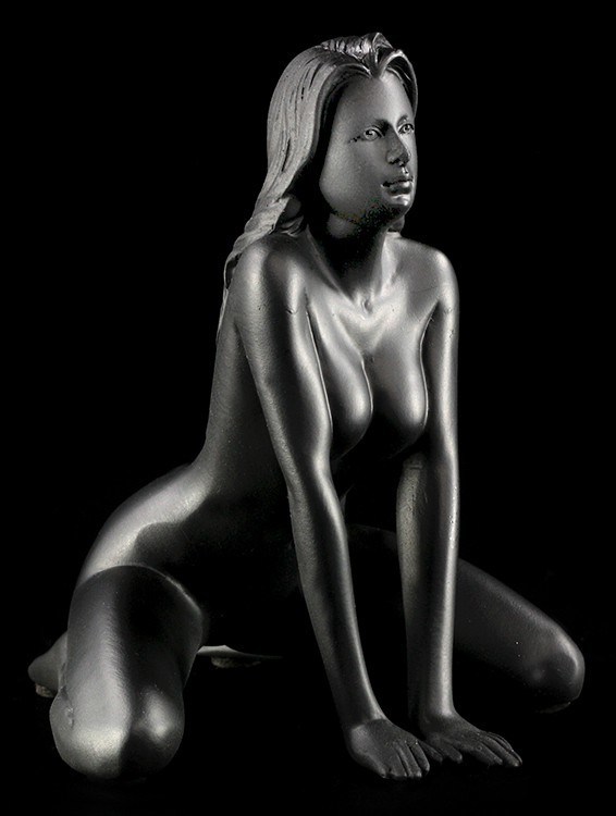 Female Nude Figurine - Selma black