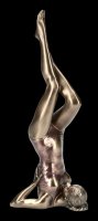 Weibliche Yoga Figur - Salamba Sarvangasana Stellung