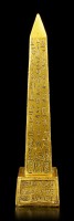 Ägyptischer Obelisk mit Hieroglyphen - goldfarben