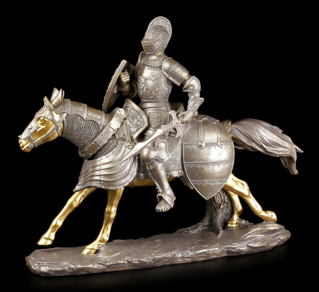 Ritter Figur auf goldenem Pferd mit Schwert