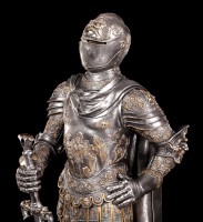 Große Ritter Figur mit Schwert