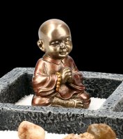 Zen Garten mit Mönch Figur