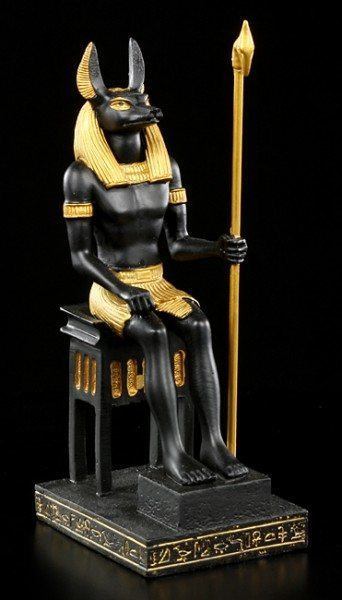 ägyptischer Gott Anubis auf Thron