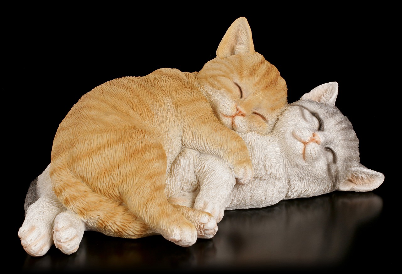 Garden Figurines - Cuddling Cats