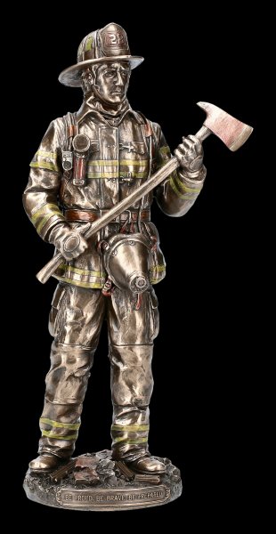Feuerwehrmann Figur mit Axt und Sauerstoffflasche